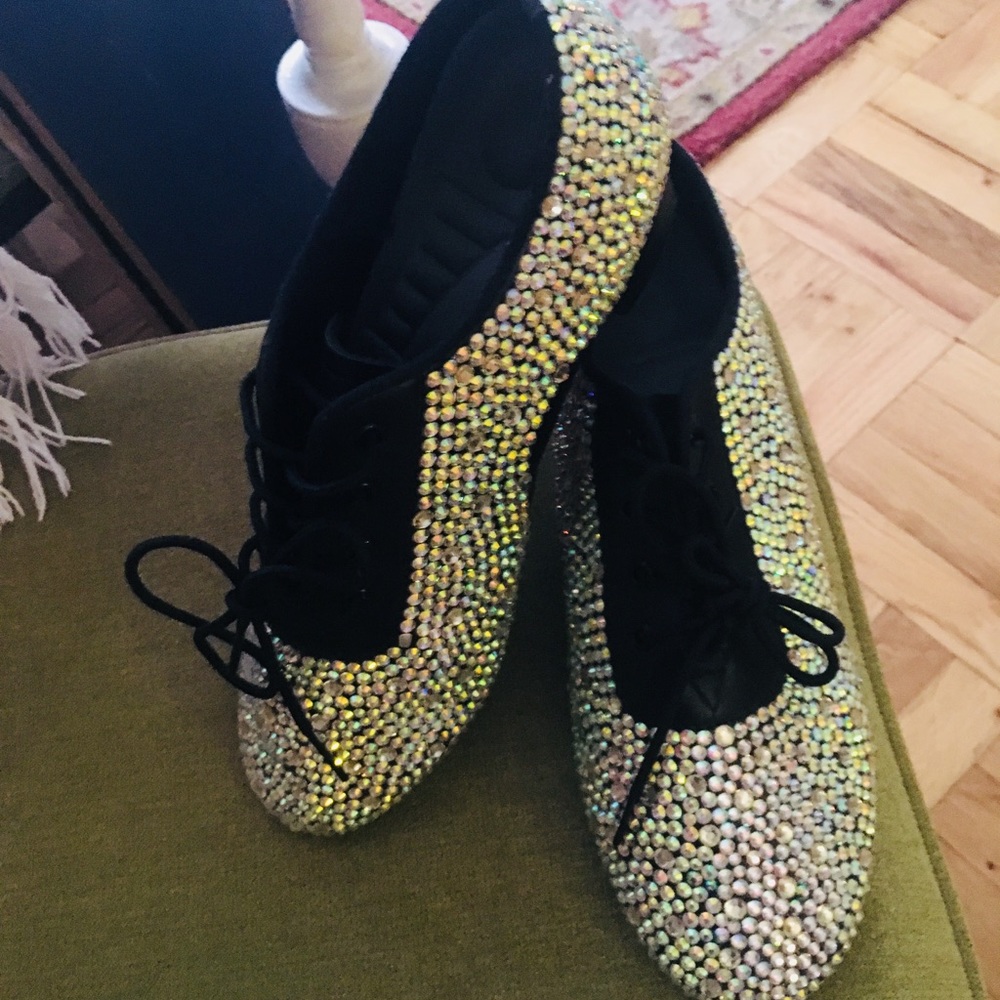 Dancing Shoes, Silver rhinestones pump